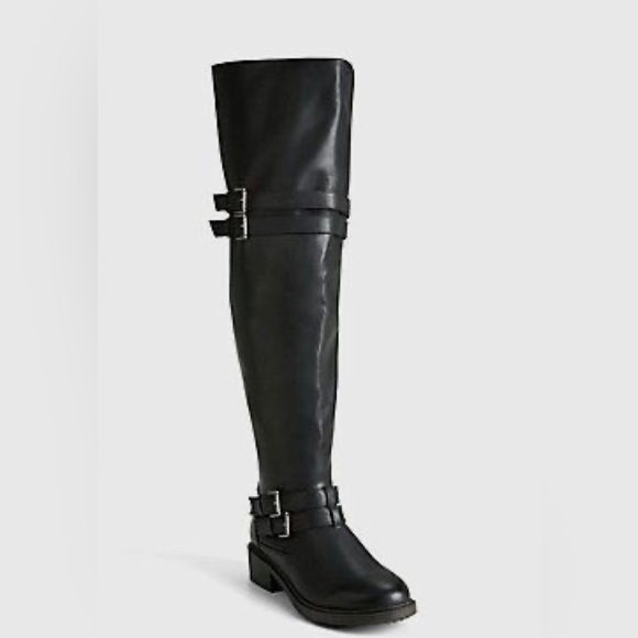 torrid Shoes - Torrid faux leather pull on thigh boots. Size 7.